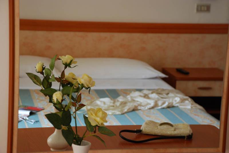 Hotel Serenella Vintage Rimini Exterior photo